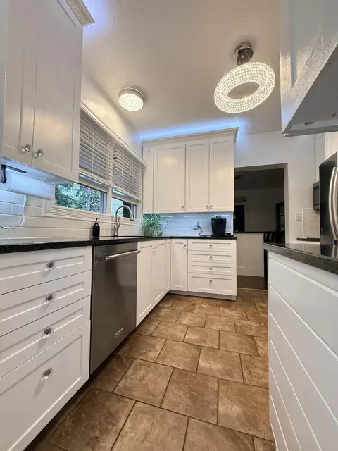 Kitchen - 2 E Ash St E, Three Oaks, MI 49128 photo 5 of 5