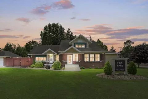 2 E Ash St E, Three Oaks, MI 49128