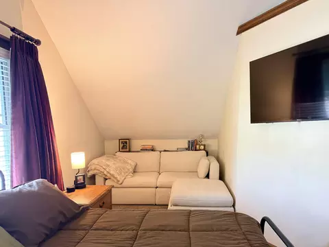 Bedroom - 2 E Ash St E, Three Oaks, MI 49128 photo 4 of 4