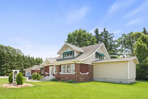 Exterior - 2 E Ash St E, Three Oaks, MI 49128 photo 4 of 12
