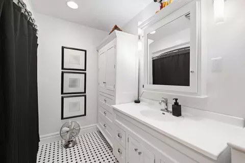 Bath - 2 E Ash St E, Three Oaks, MI 49128 photo 3 of 5