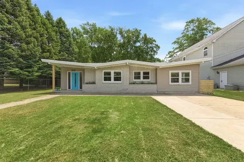 815 W Detroit St, New Buffalo, MI 49117