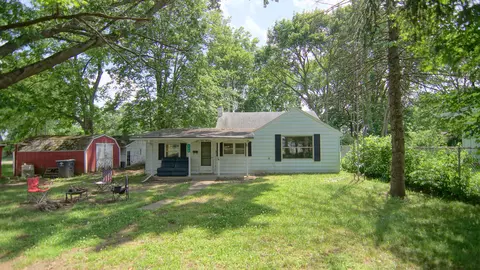 113 W 5th St, Buchanan, MI 49107