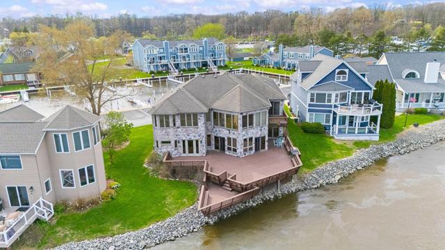 2349 Riverside Pointe Dr, St. Joseph, MI 49085