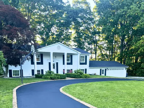 2946 Windsor Dr, St. Joseph, MI 49085