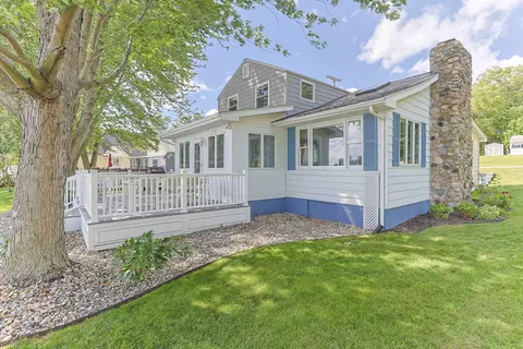 27061 Curtis Dr, Ontwa, MI 49112