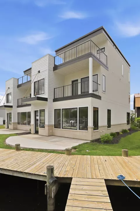 1 N Bailey Avenue #1, South Haven, MI 49090