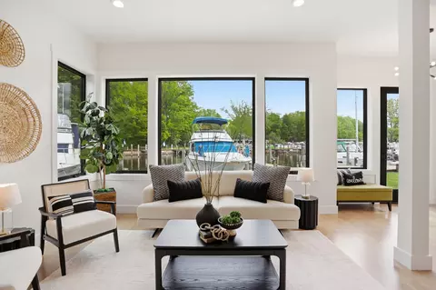 1 N Bailey Avenue #1, South Haven, MI 49090