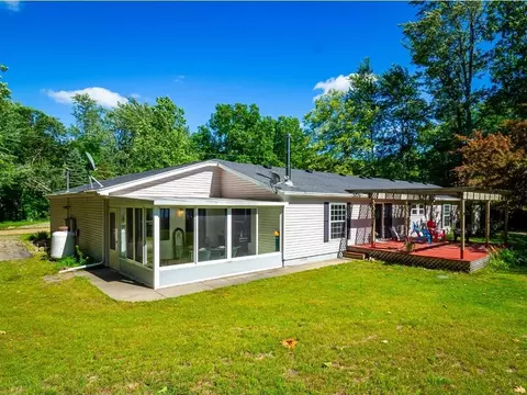 84 Thelen Dr, Gobles, MI 49055
