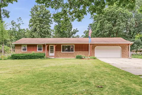 68850 3rd St, Ontwa, MI 49112