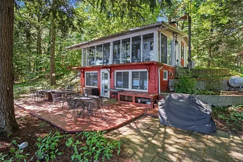 10041 County Road 215, Columbia, MI 49056