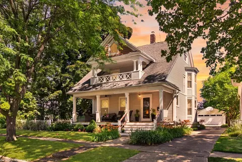 831 Wisconsin Ave, St. Joseph, MI 49085