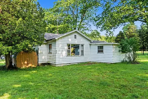 1401 71st St, Ganges, MI 49408