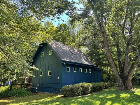 8702 Elm Valley Rd, Three Oaks, MI 49128