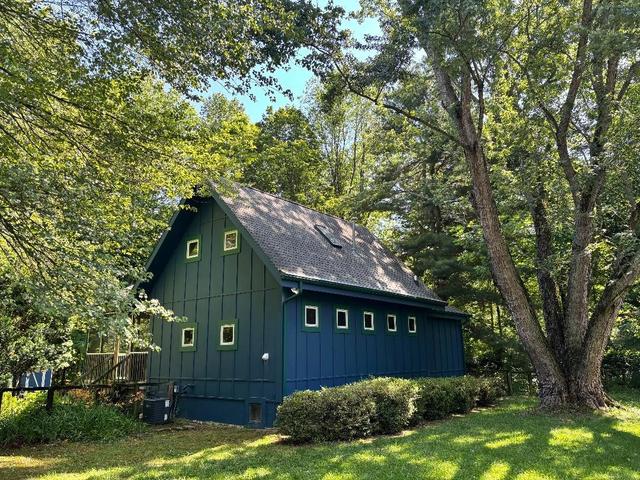 8702 Elm Valley Rd, Three Oaks, MI 49128