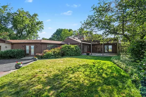 51 Pine St, South Haven, MI 49090