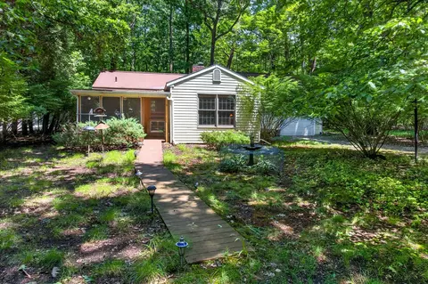 7110 Horseshoe Dr, Chikaming, MI 49128