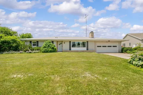 8956 Maplewood Dr, Oronoko, MI 49103