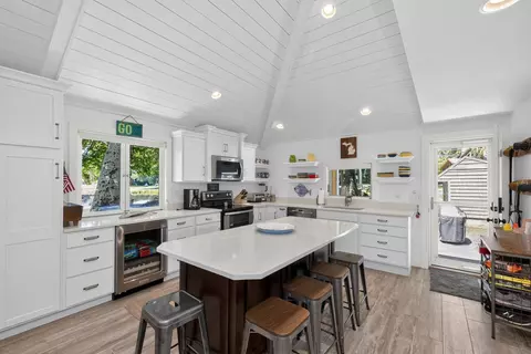 Kitchen - 61626 Lagoon Dr, Penn, MI 49031 photo 2 of 6