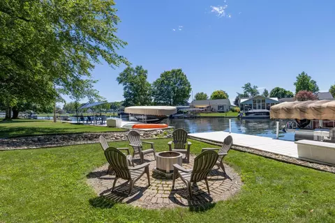 Exterior - 61626 Lagoon Dr, Penn, MI 49031 photo 8 of 14
