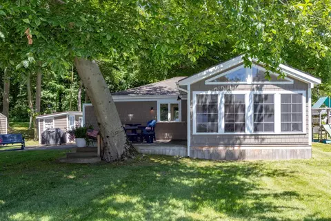61626 Lagoon Dr, Penn, MI 49031