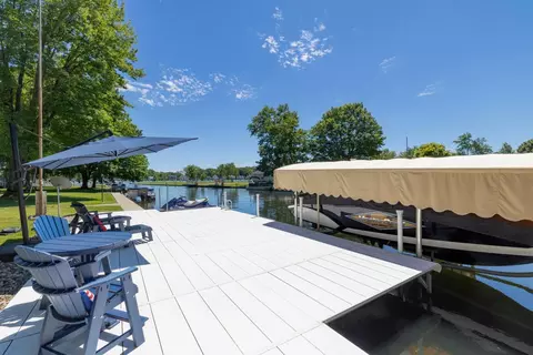 Exterior - 61626 Lagoon Dr, Penn, MI 49031 photo 7 of 14