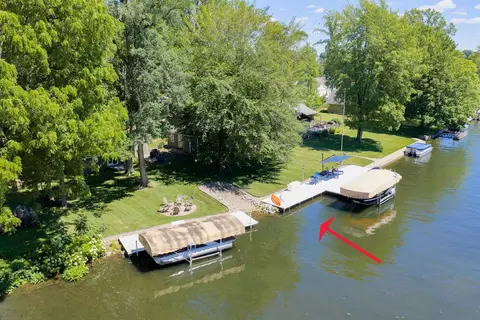 View/Area - 61626 Lagoon Dr, Penn, MI 49031 photo 4 of 5