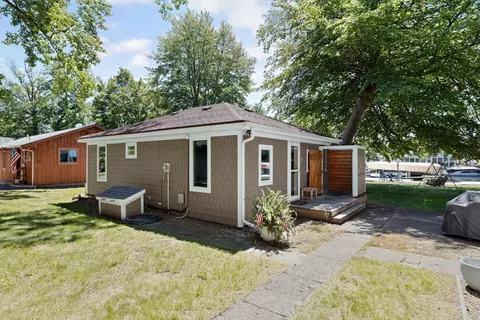 Exterior - 61626 Lagoon Dr, Penn, MI 49031 photo 4 of 14