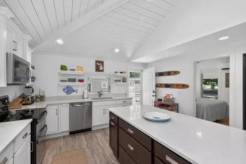 Kitchen - 61626 Lagoon Dr, Penn, MI 49031 photo 4 of 6