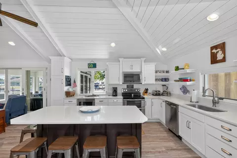 Kitchen - 61626 Lagoon Dr, Penn, MI 49031 photo 5 of 6