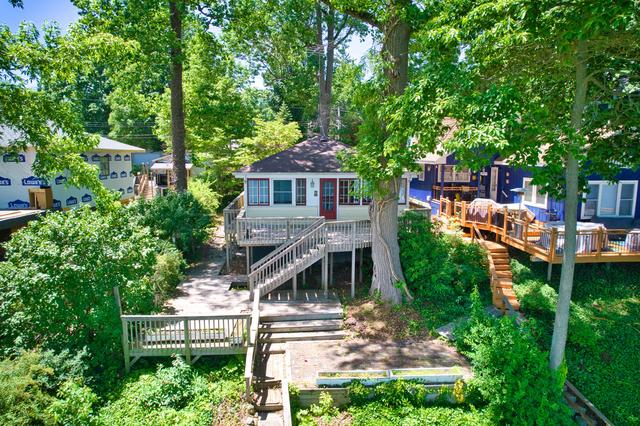 5511 Lakewood St, Coloma, MI 49038