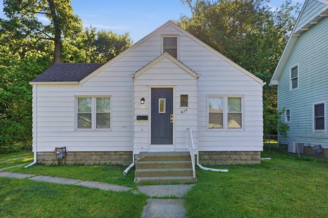1027 Monroe St, Benton Harbor, MI 49022
