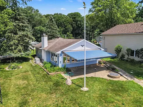 11169 Lakeshore Dr, Fabius, MI 49093