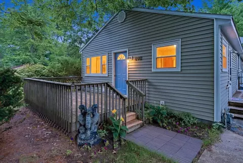 203 S Clinton St, New Buffalo, MI 49117