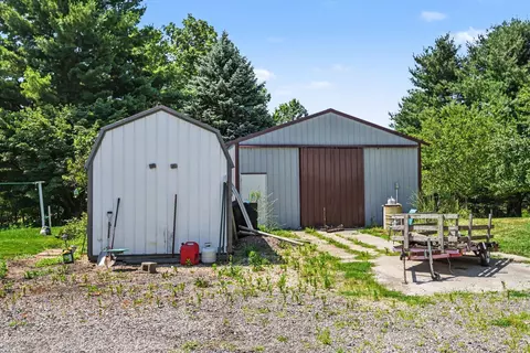 Exterior - 829 E Wagner Rd, Buchanan, MI 49107 photo 7 of 8