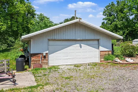 Exterior - 829 E Wagner Rd, Buchanan, MI 49107 photo 6 of 8