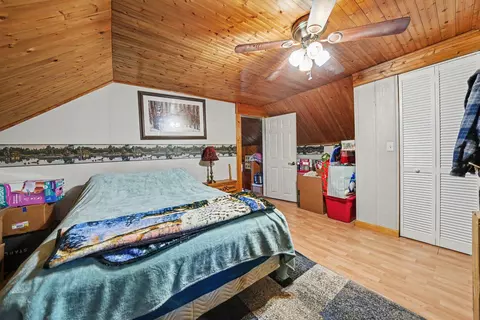 Bedroom - 829 E Wagner Rd, Buchanan, MI 49107 photo 3 of 5