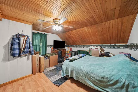 Bedroom - 829 E Wagner Rd, Buchanan, MI 49107 photo 2 of 5