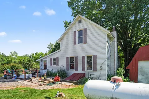 Exterior - 829 E Wagner Rd, Buchanan, MI 49107 photo 4 of 8