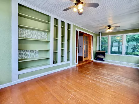 Exterior - 210 E Ash St, Three Oaks, MI 49128 photo 1 of 7