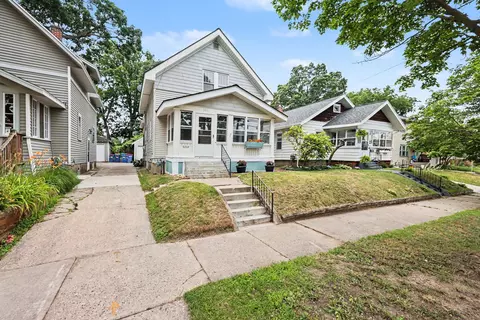 326 Dean St NE, Grand Rapids, MI 49505