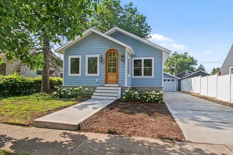 510 Lyon St, South Haven, MI 49090