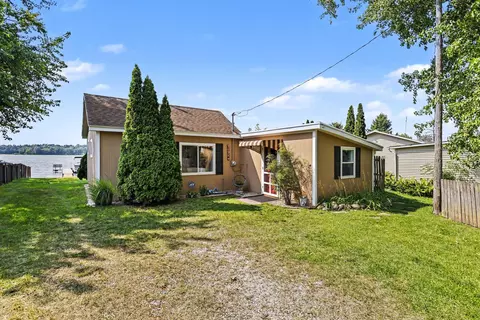 68695 Lake Ct, Edwardsburg, MI 49112