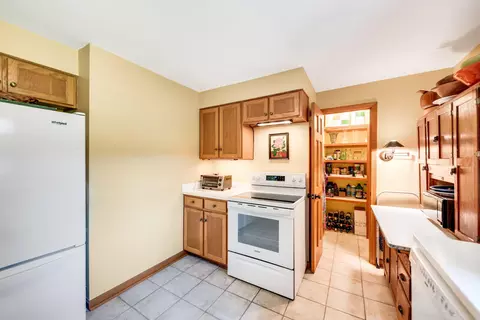 Kitchen - 5515 Kaiser Rd, Chikaming, MI 49125 photo 2 of 3