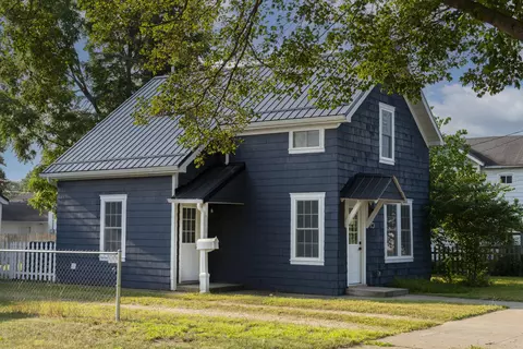 15 S State St, Niles, MI 49120