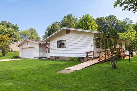 441 E Parsons Ave, Watervliet, MI 49098