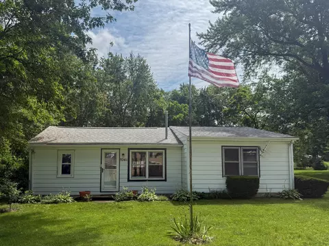 52411 Lakeview Dr, Wayne, MI 49047