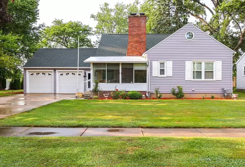 114 E Southeastern Ave E, Galien, MI 49113