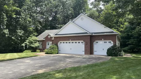 25464 Joelle Ct, Ontwa, MI 49112