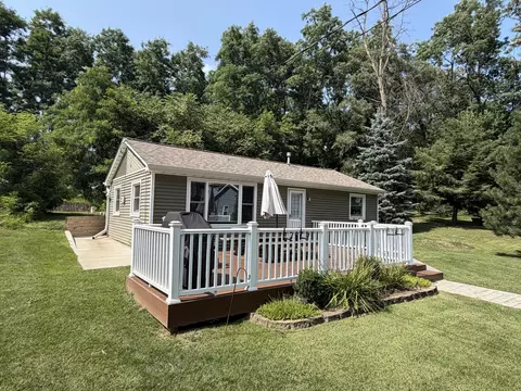 63166 Lakeshore Dr, Keeler, MI 49047
